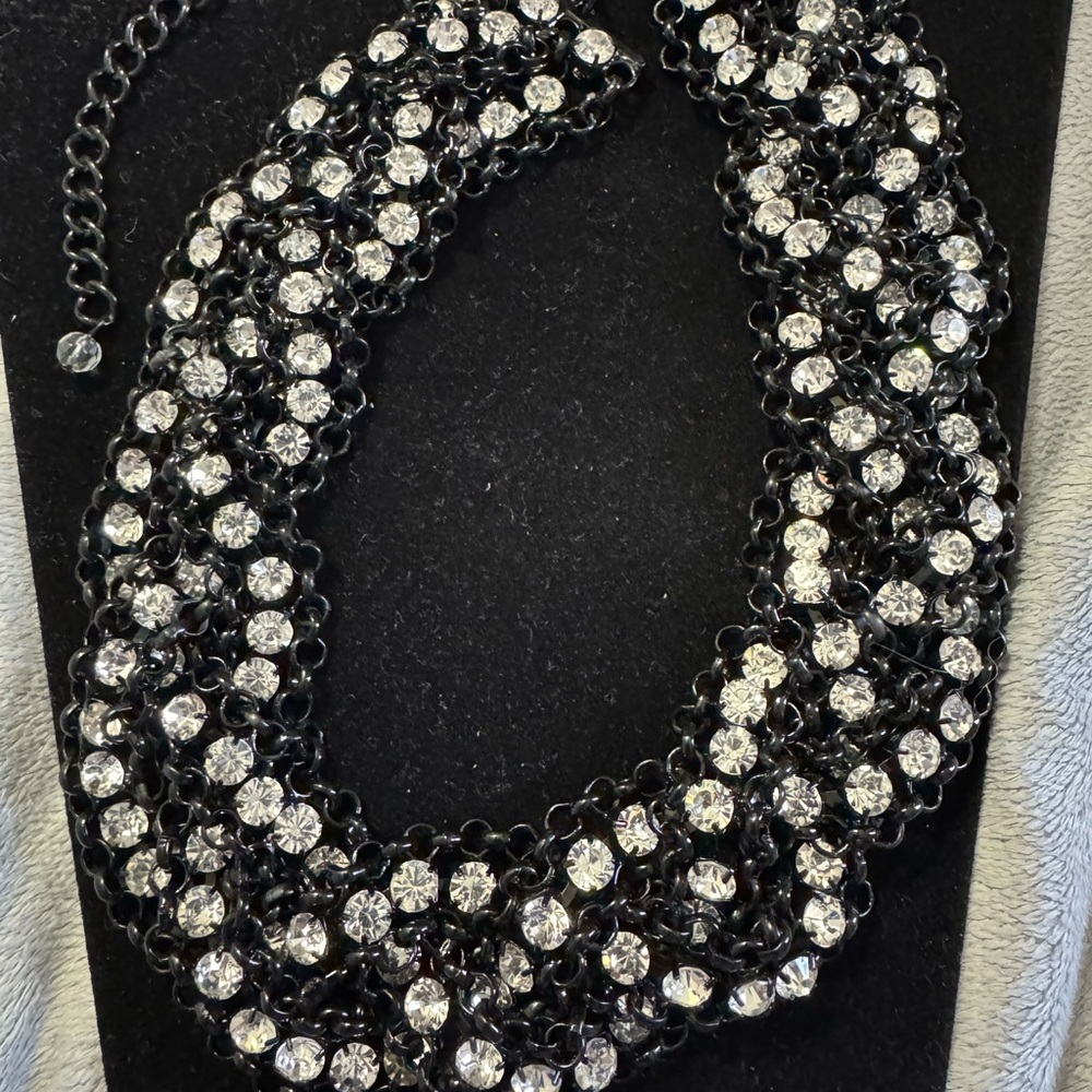 Vintage Black Chainlink With Rhinestone Accents Collar Necklace - EUC Statement - Picture 2 of 2